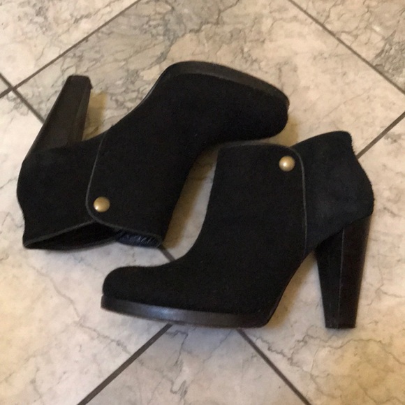 L.L. Bean Shoes - LL Bean Signature ankle booties